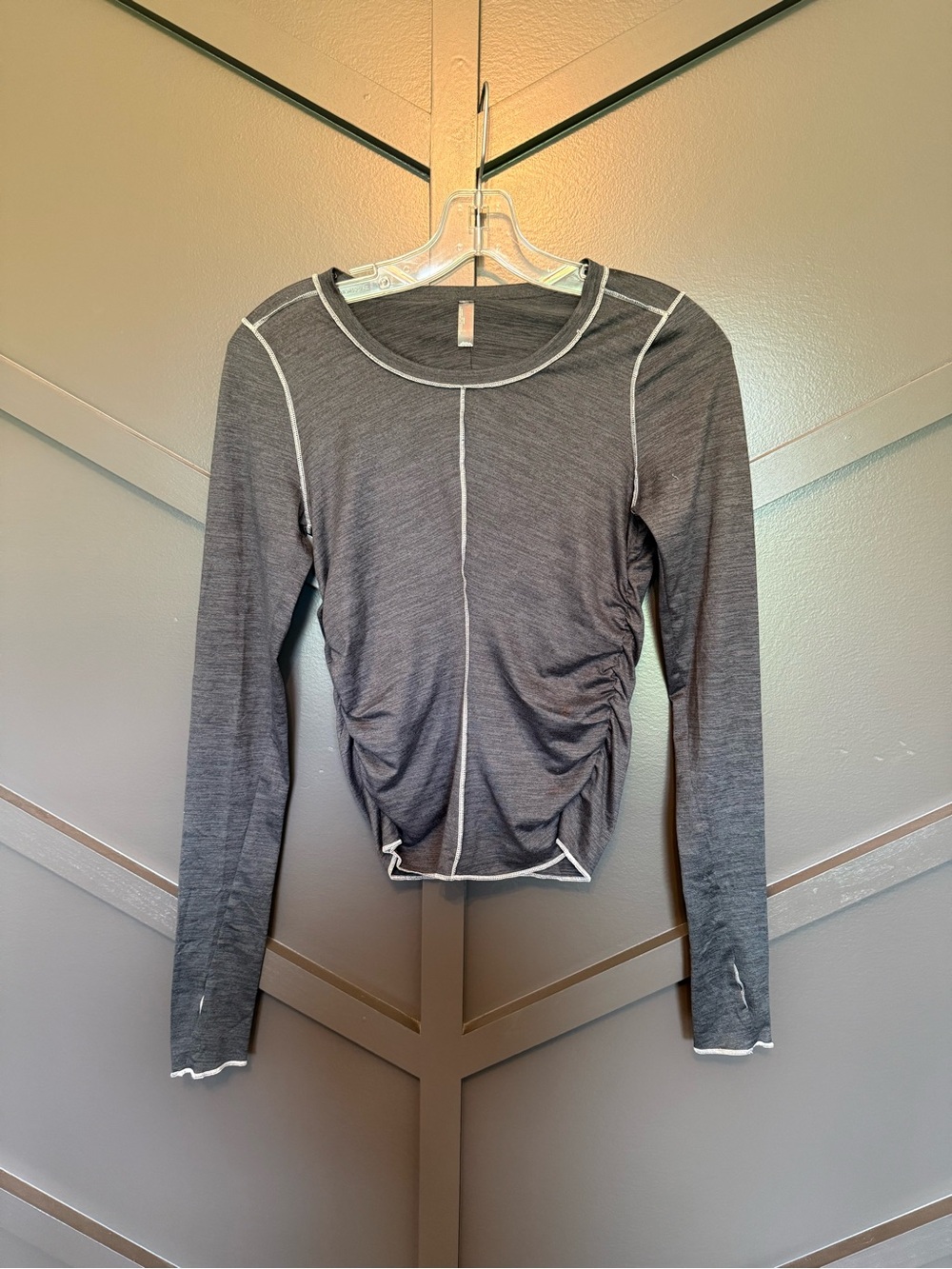 ☀️🌊 Free People Right on Run Women's Gray Long-Sleeve Ruched Tee NWOT